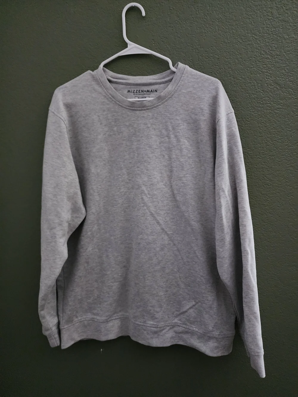 Mizzen+Main Crewneck Sweater Duo in Navy and Light Gray